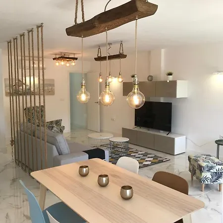 New 2br 100m-to-beach Free Parking Apartment