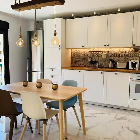 New 2br 100m-to-beach Free Parking Apartment *