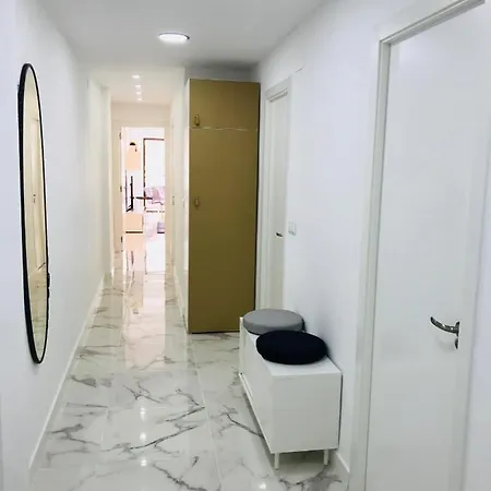 Apartment New 2br 100m-to-beach Free Parking *