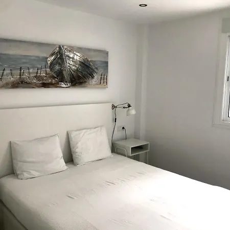 New 2br 100m-to-beach Free Parking Appartement