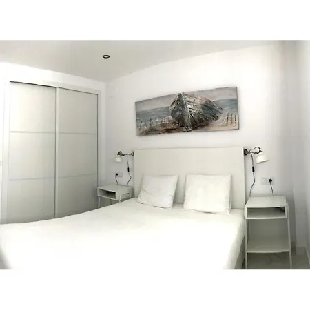 Apartment New 2br 100m-to-beach Free Parking