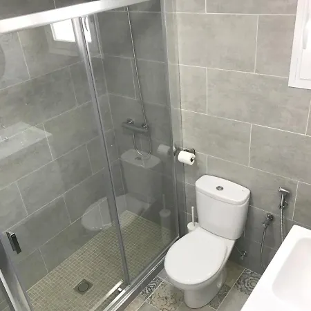 New 2br 100m-to-beach Free Parking Appartamento